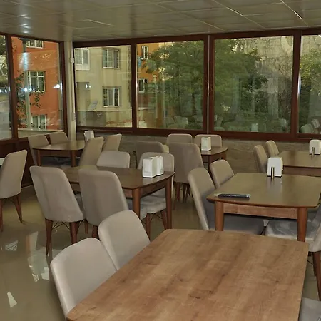 Evim Hotel 3*